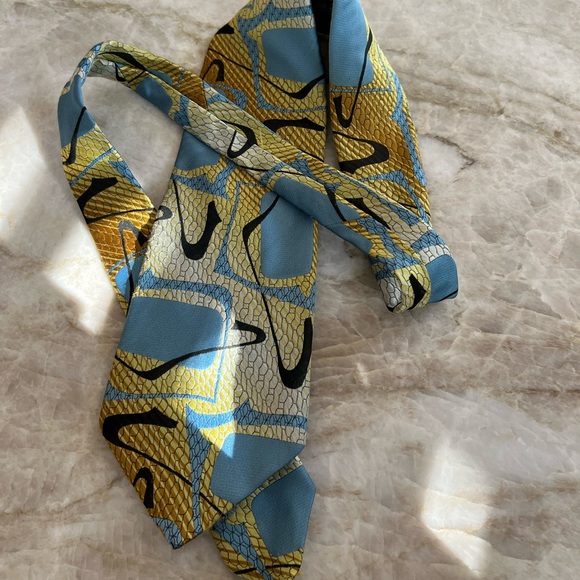 Vintage Wemlon Wembley Men's Geometric Tie Gold - Picture 3 of 5